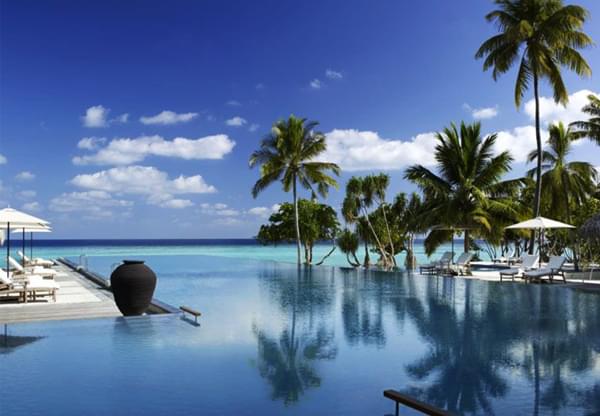 Four Seasons Landaa Giraavaru